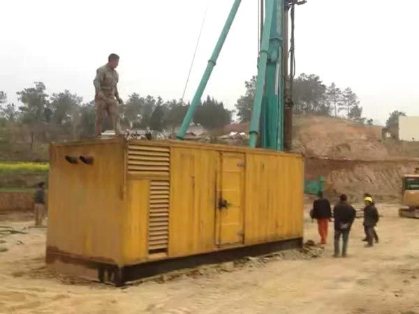 大渡口如何判断水冷式机油散热器密封件是否需要更换？